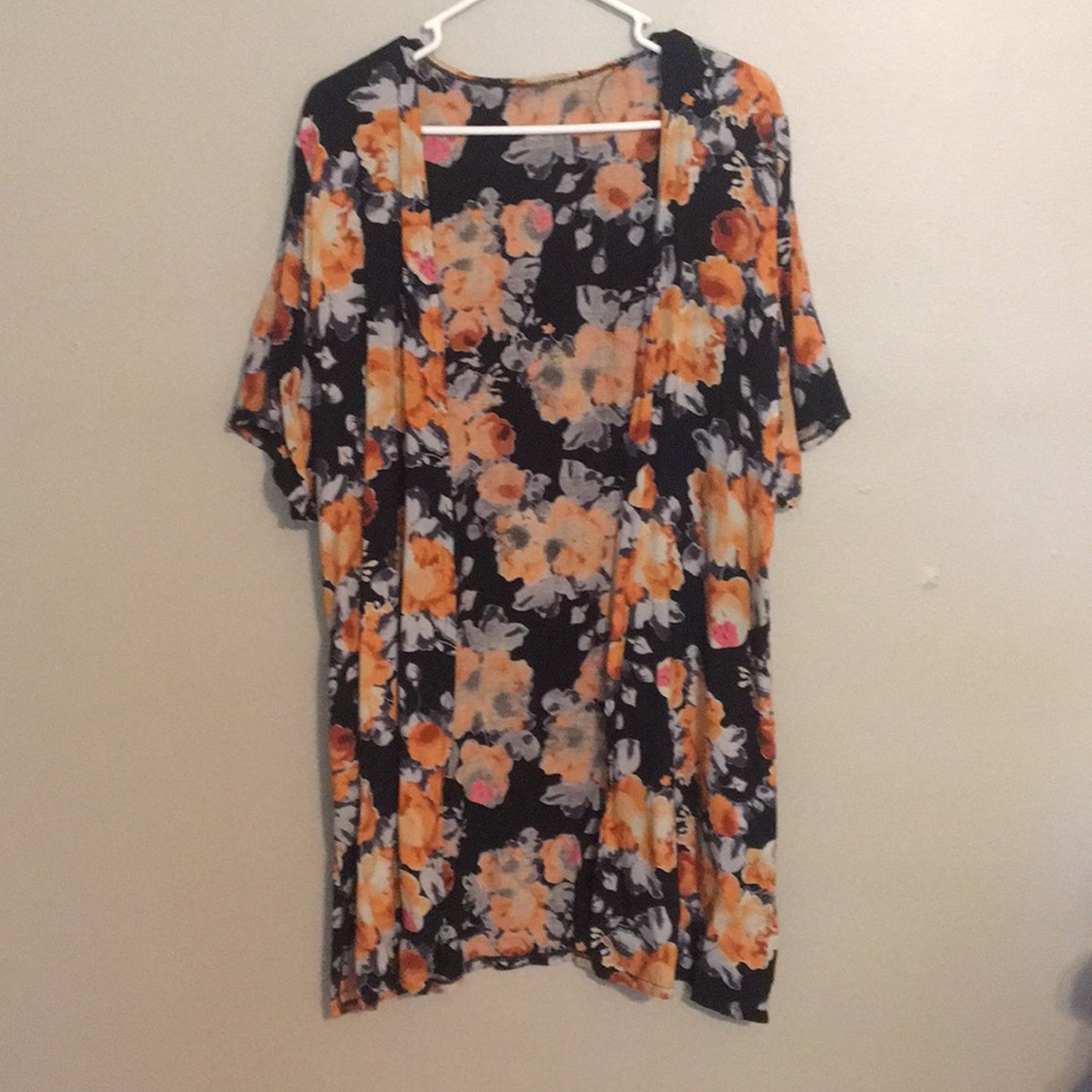 5 for $25** Black floral thin kimono